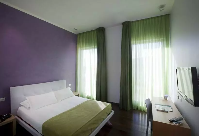 اتاق استاندارد سه نفره, Arthotel & Park Lecce