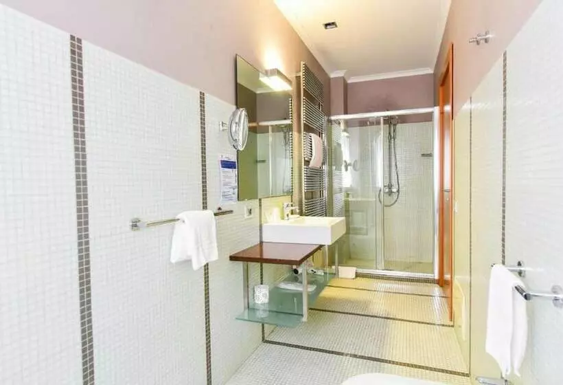 اتاق استاندارد سه نفره, Arthotel & Park Lecce