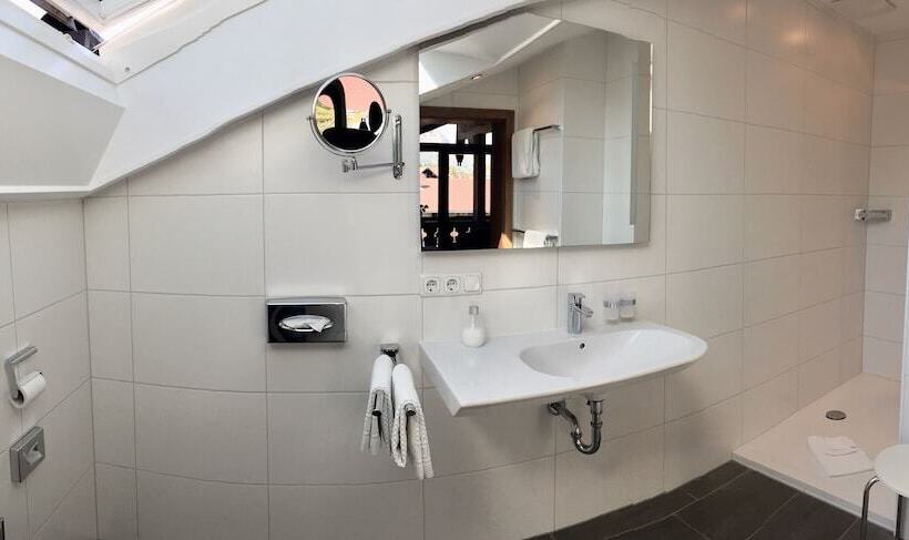 주니어 스위트, Deva Achentaler Vital