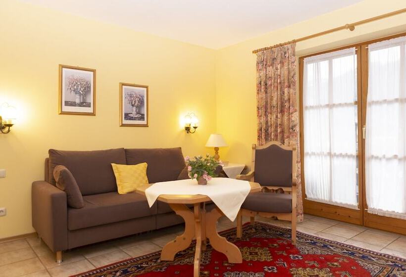 주니어 스위트, Deva Achentaler Vital