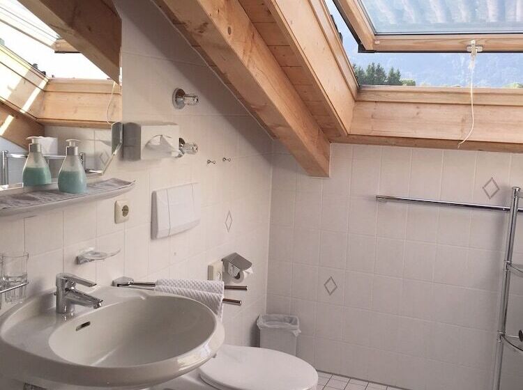 디럭스 스위트, Deva Achentaler Vital