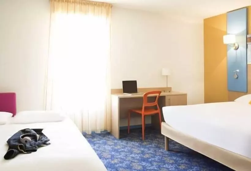 ダブルベッドスタンダードルーム, Ibis Styles Marennes D Oléron