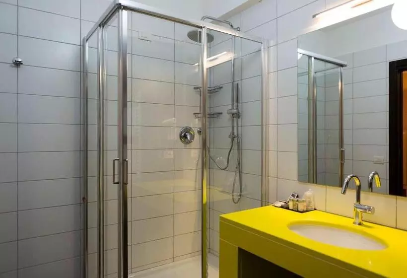 Suite Junior, Klass