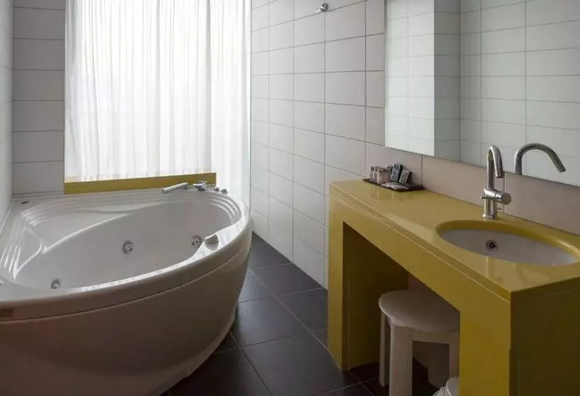 Suite Junior, Klass