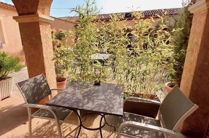 高级三人间, Le Fabian Des Baux