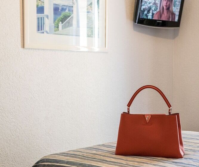 エコノミールーム, Little Palace