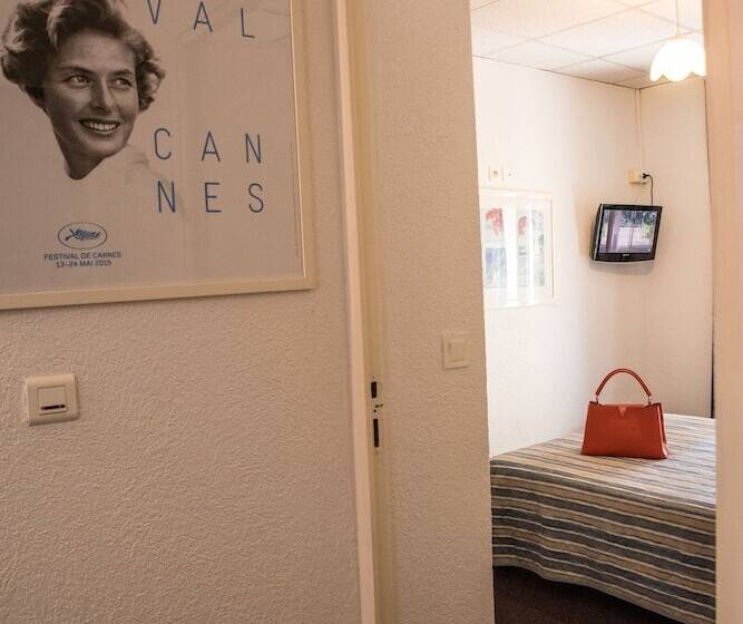 エコノミールーム, Little Palace