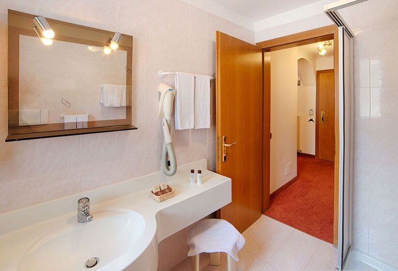 스탠다드 룸, Malita