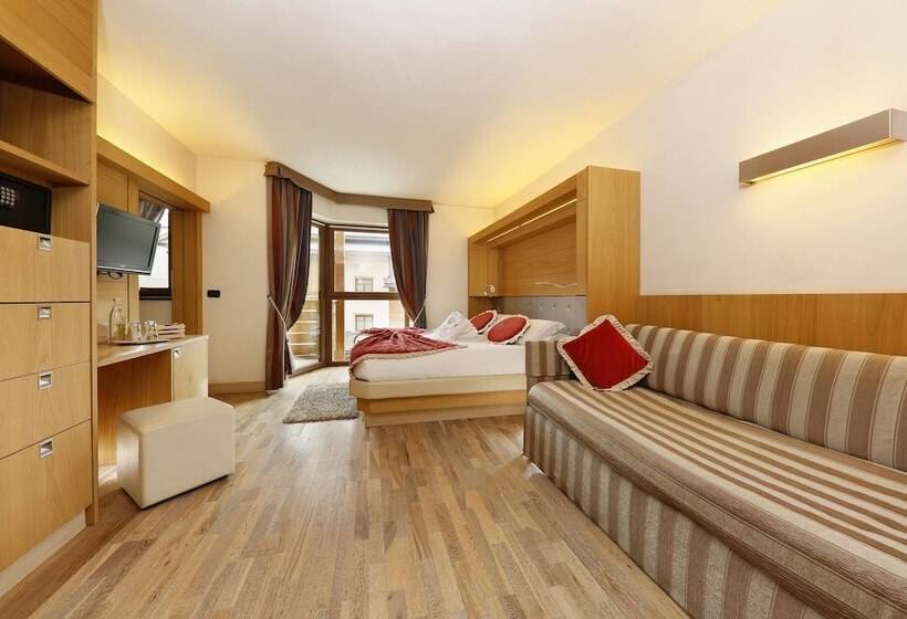 اتاق سوپریور سه تخته, Mota