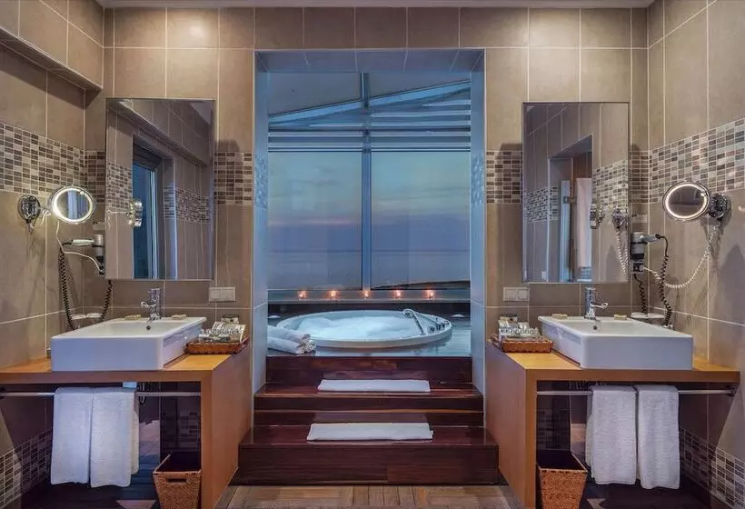 Süit, Rixos Sungate, The Land of Legends Access