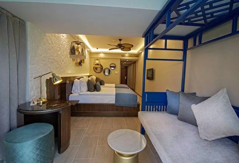 Aile Süiti, Rixos Sungate, The Land of Legends Access