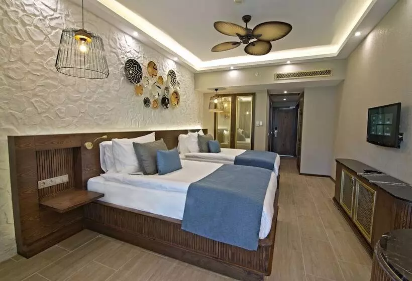 Aile Süiti, Rixos Sungate, The Land of Legends Access
