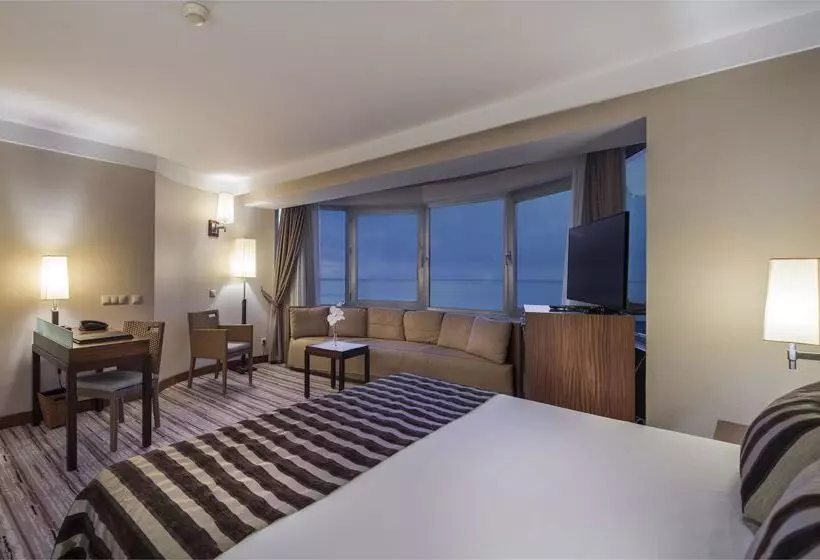 Aile Süiti, Rixos Sungate, The Land of Legends Access