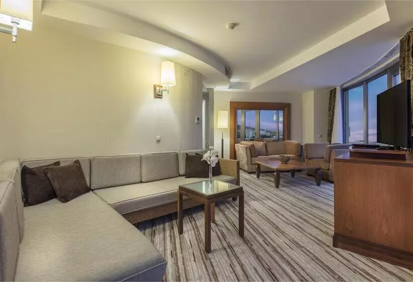 Büyük Çift Kişilik Yataklı Süit, Rixos Sungate, The Land of Legends Access