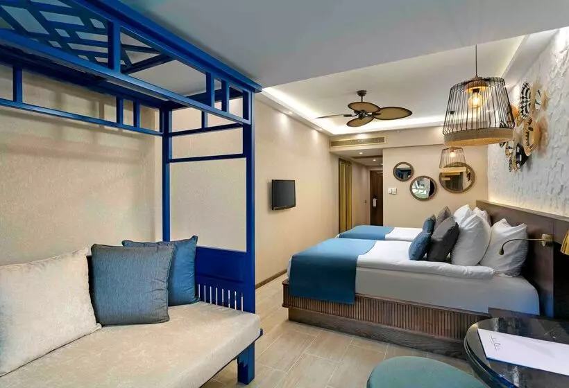 Aile Süiti, Rixos Sungate, The Land of Legends Access