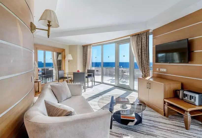 Büyük Çift Kişilik Yataklı Süit, Rixos Sungate, The Land of Legends Access