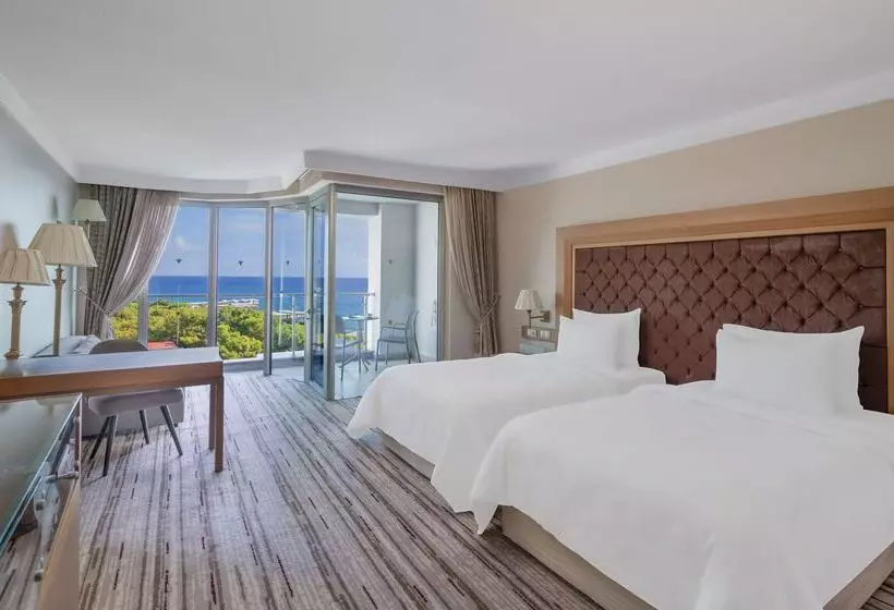 Büyük Çift Kişilik Yataklı Süit, Rixos Sungate, The Land of Legends Access
