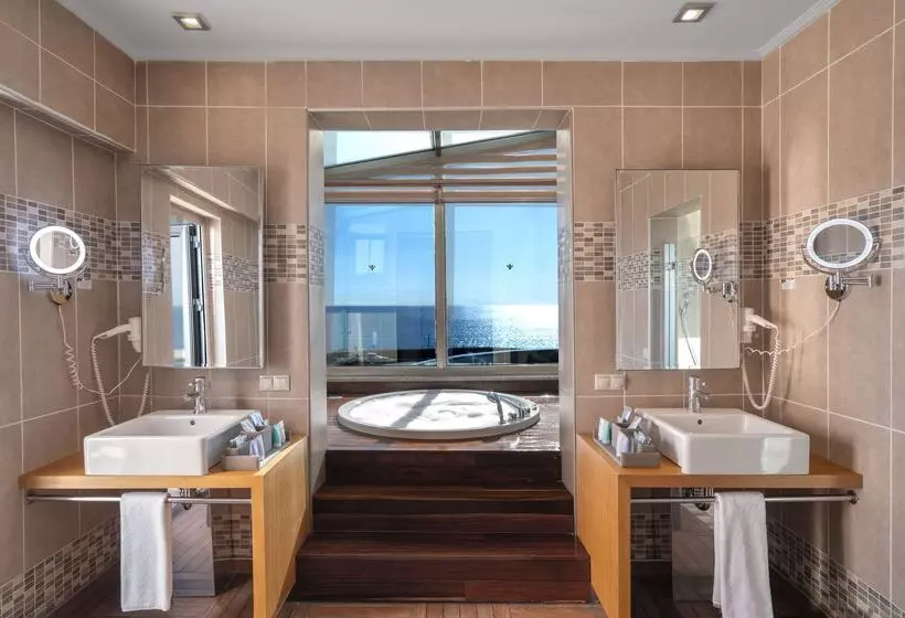 Büyük Çift Kişilik Yataklı Süit, Rixos Sungate, The Land of Legends Access