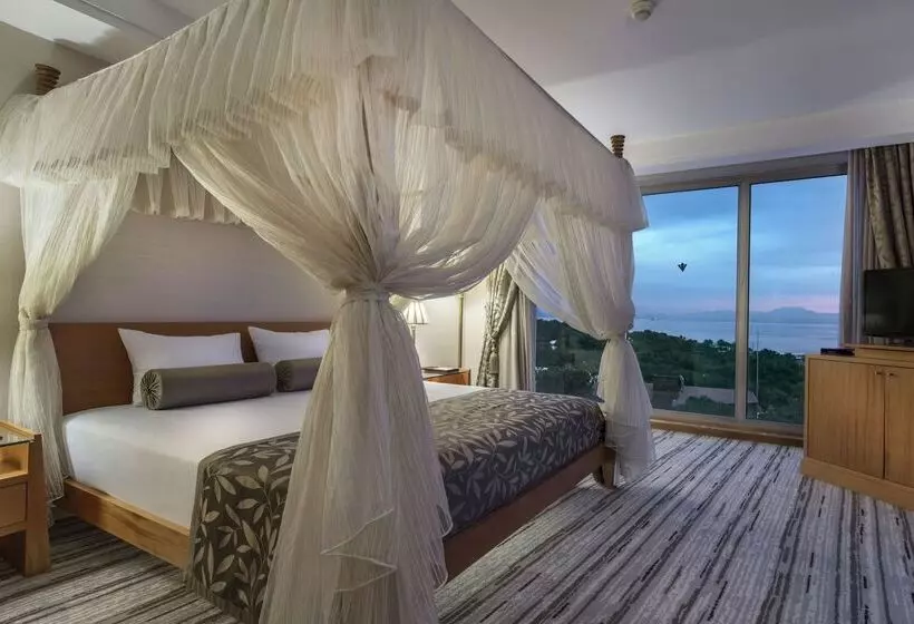Büyük Çift Kişilik Yataklı Süit, Rixos Sungate, The Land of Legends Access