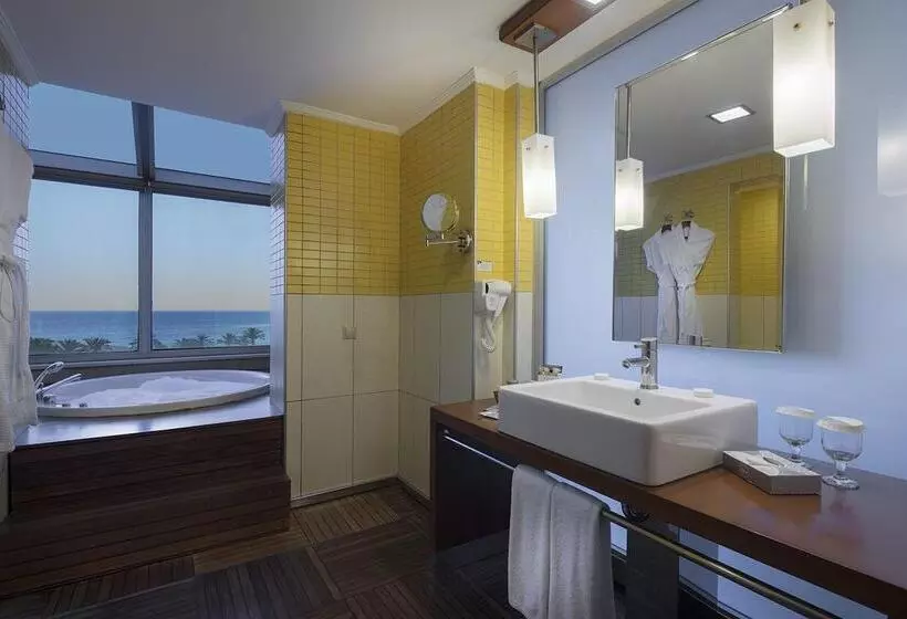 Jakuzili Standart Oda, Rixos Sungate, The Land of Legends Access