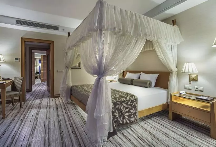 Büyük Çift Kişilik Yataklı Süit, Rixos Sungate, The Land of Legends Access