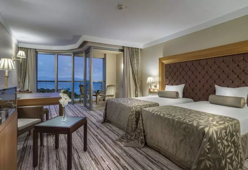 Büyük Çift Kişilik Yataklı Süit, Rixos Sungate, The Land of Legends Access