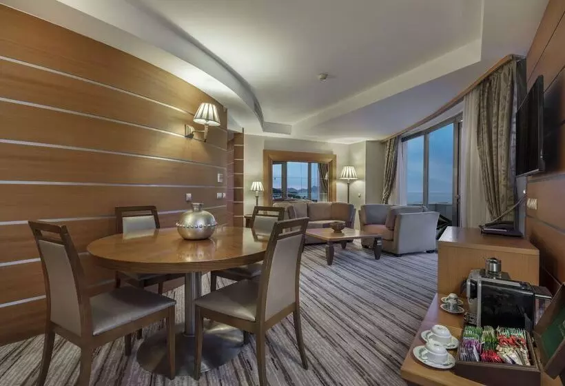 Büyük Çift Kişilik Yataklı Süit, Rixos Sungate, The Land of Legends Access