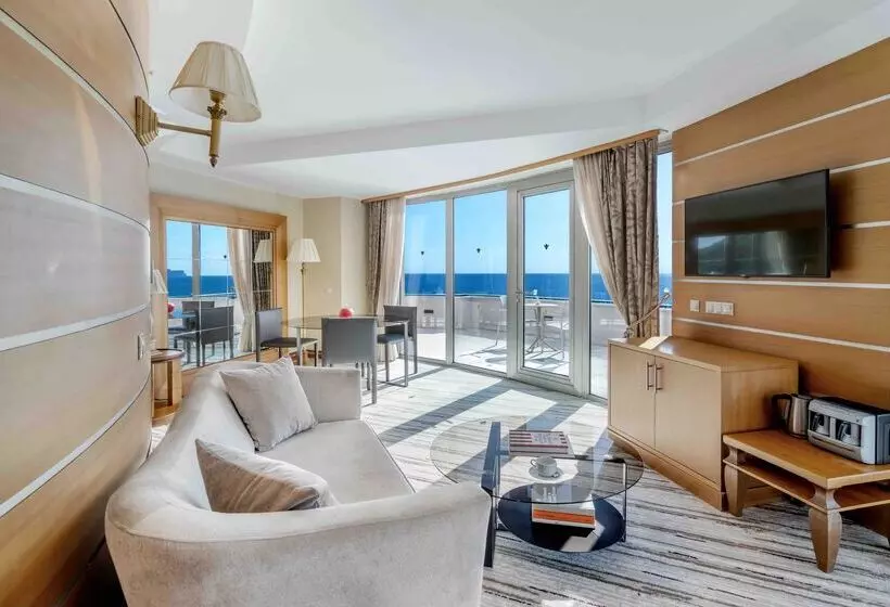 Büyük Çift Kişilik Yataklı Süit, Rixos Sungate, The Land of Legends Access