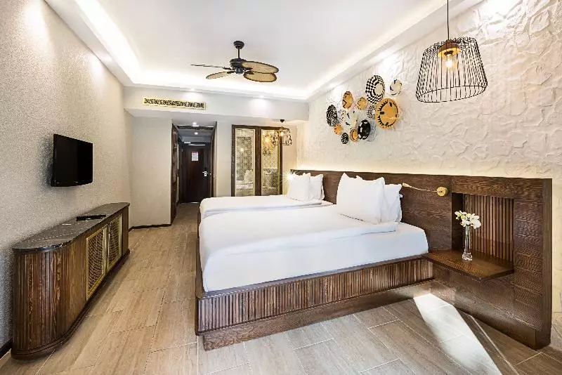 Rahat Oda, Rixos Sungate, The Land of Legends Access