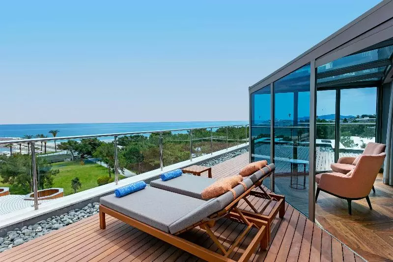 Jakuzili Standart Oda, Rixos Sungate, The Land of Legends Access
