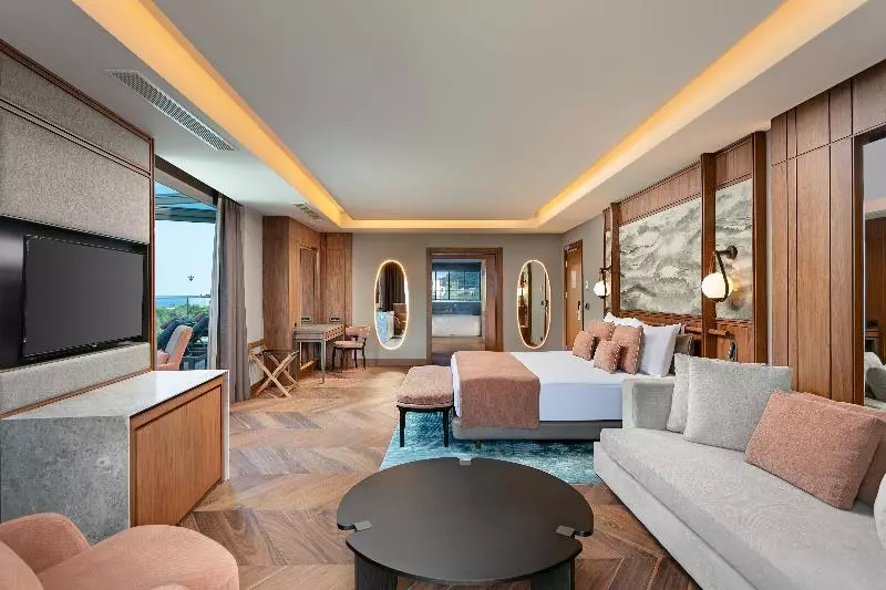 Jakuzili Standart Oda, Rixos Sungate, The Land of Legends Access