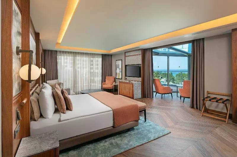 Jakuzili Standart Oda, Rixos Sungate, The Land of Legends Access