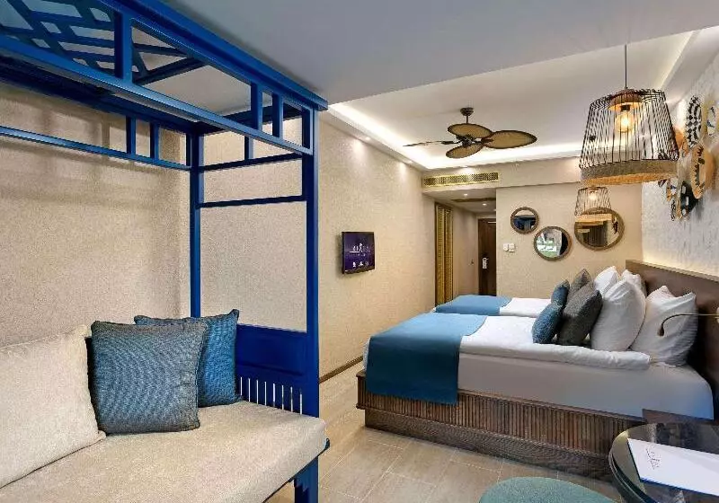Rahat Oda, Rixos Sungate, The Land of Legends Access