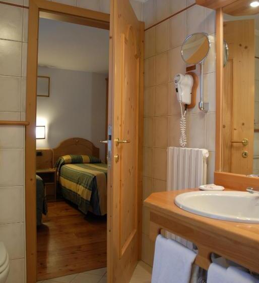 标准三人间, Sport