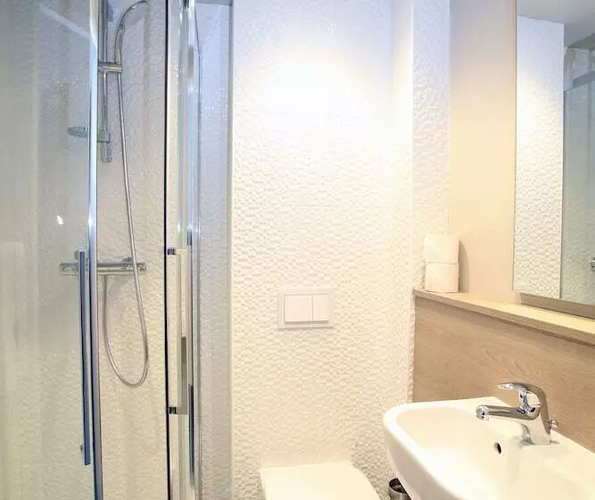 اتاق استاندارد سه نفره, Hôtel Revotel Nancy Centre Gare Et Congrès