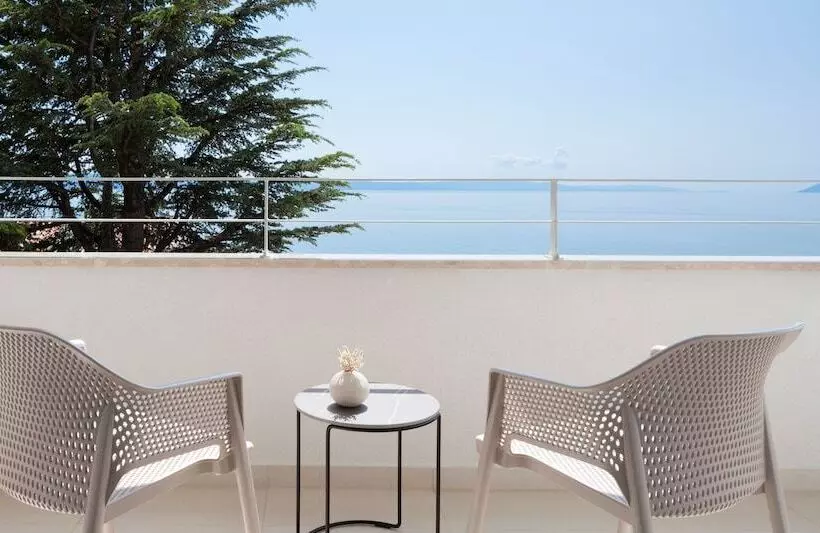 اتاق سوپریور با چشم‌انداز جانبی دریا, Bluesun Holiday Village Afrodita