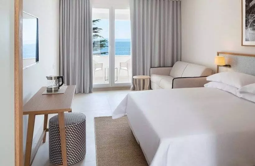 اتاق سوپریور با چشم‌انداز جانبی دریا, Bluesun Holiday Village Afrodita