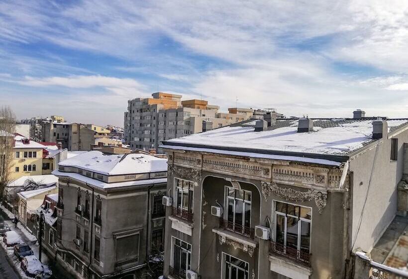 اتاق لوکس, Christina