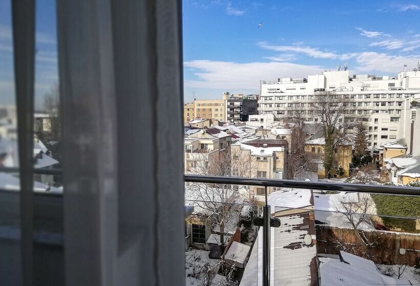 اتاق استاندارد, Christina