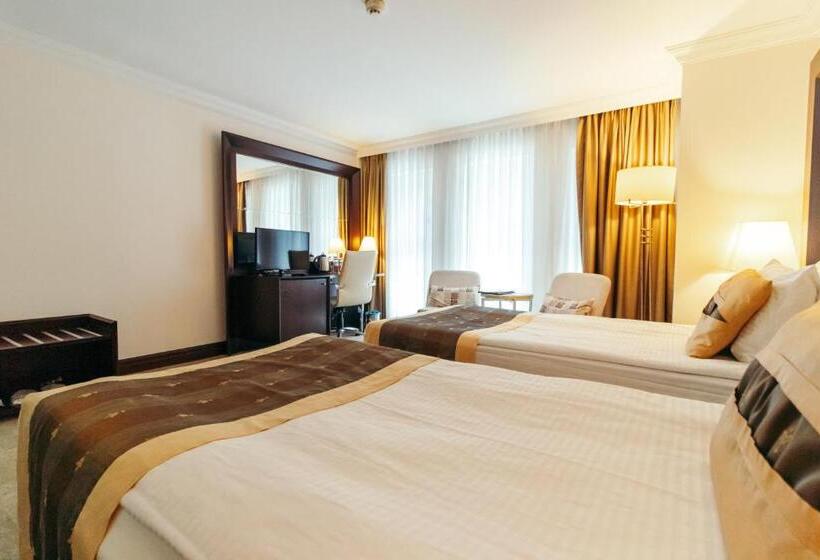 اتاق لوکس, Ck Farabi