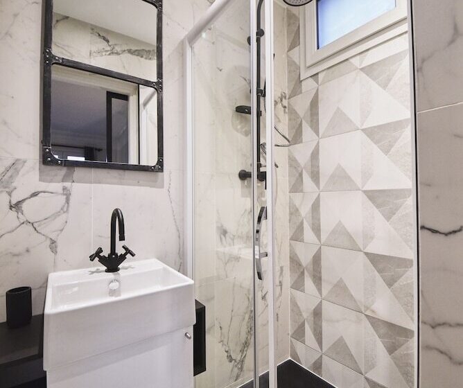 スタンダードルーム, Madrigal