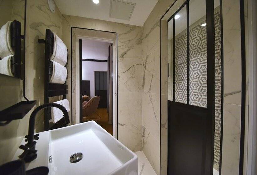 スーペリアールーム, Madrigal