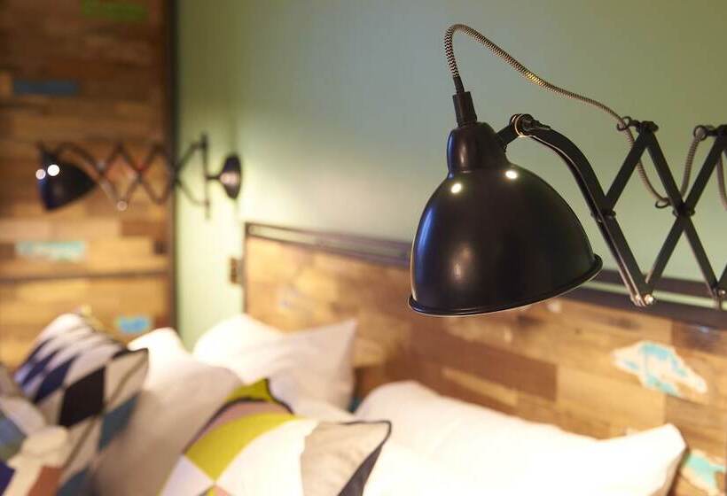 スーペリアールーム, Madrigal