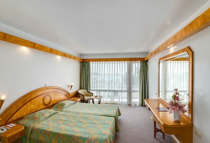 Номер Стандарт Вид на Море, Rubi