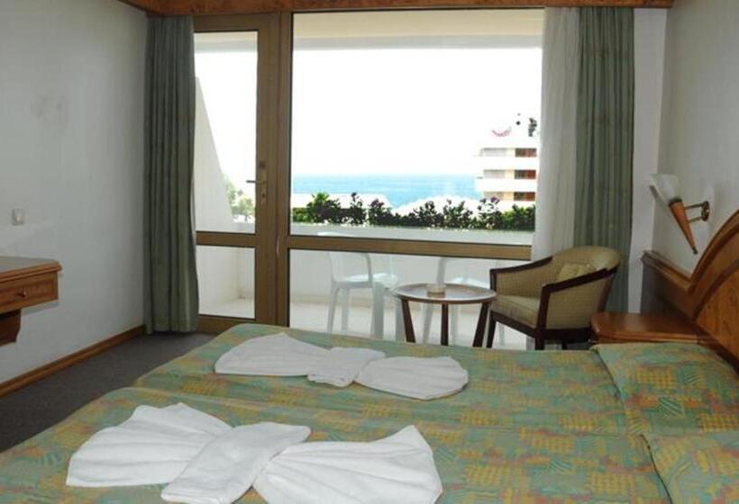 Семейный Номер Вид на Горы, Rubi