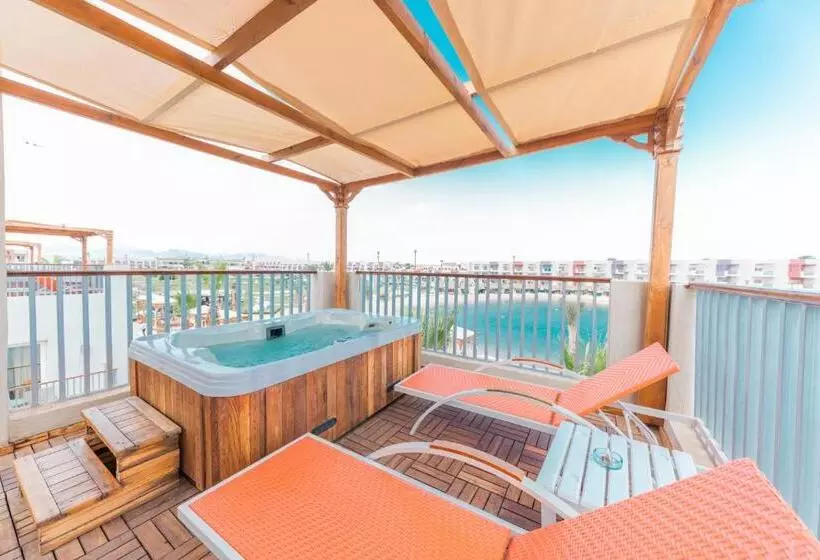 سوئیت کلاب, Sunrise Crystal Bay Resort Grand Select