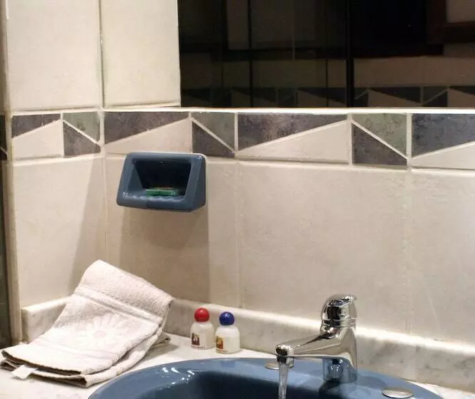 اتاق استاندارد سه نفره, Hostal Patrimonio   Sucre