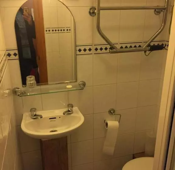 Economy Yhden Hengen Huone, Crescent