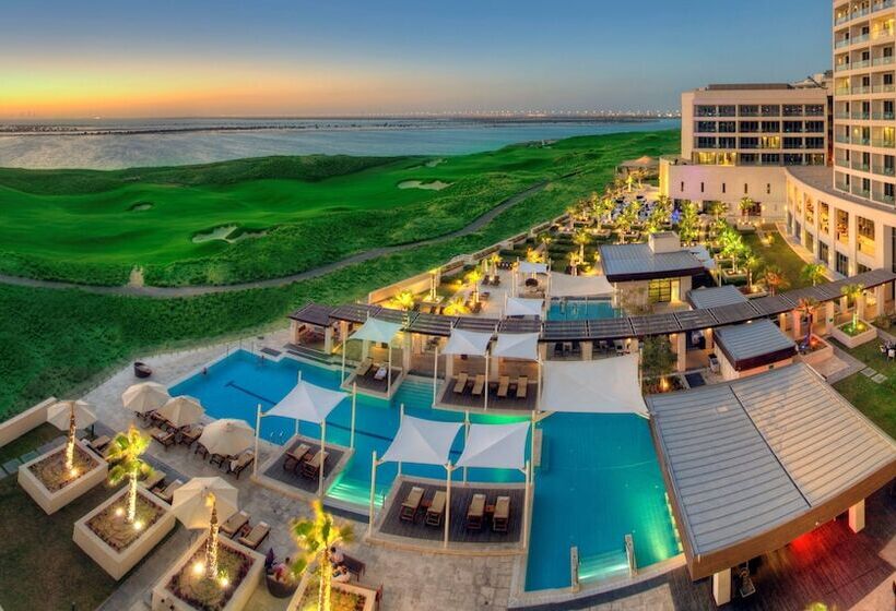 اتاق استاندارد با تخت دوبل و چشمانداز دریا, Crowne Plaza Yas Island, An Ihg