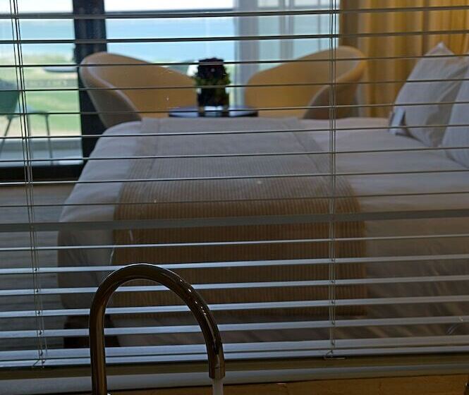 اتاق استاندارد با تخت دوبل و چشمانداز دریا, Crowne Plaza Yas Island, An Ihg